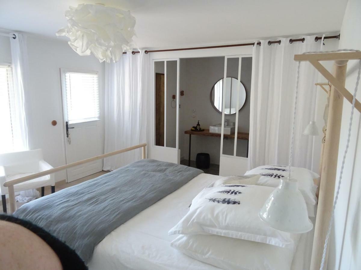 Par Hasard Ou Pas Bed & Breakfast Saint-Martin-aux-Chartrains Exterior photo