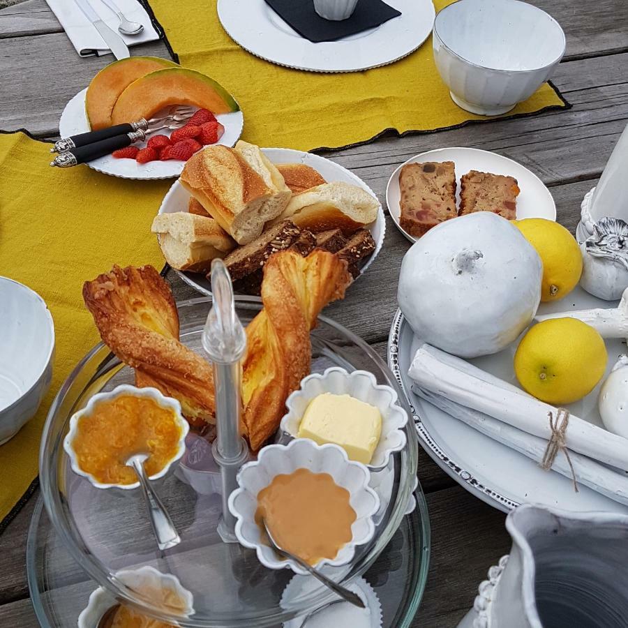 Par Hasard Ou Pas Bed & Breakfast Saint-Martin-aux-Chartrains Exterior photo